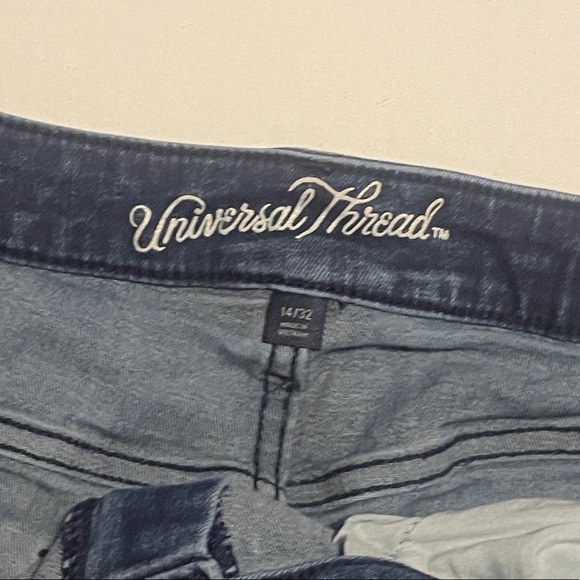 Universal Thread Dark Denim Distressed Shorts Size 14 - Picture 2 of 3